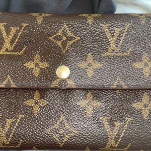 LV Sarah wallet